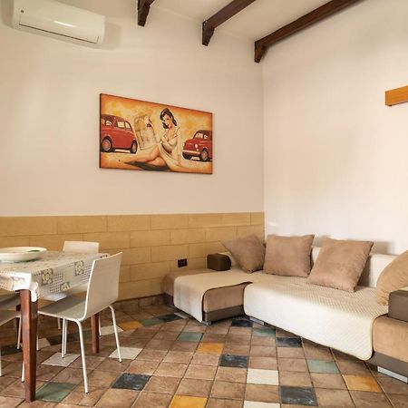 La Casa Di Luca - By Host4U Apartment Pulsano Luaran gambar