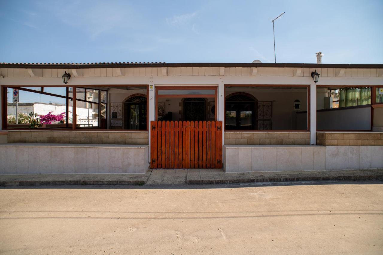 La Casa Di Luca - By Host4U Apartment Pulsano Luaran gambar